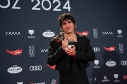 A actriz La Dani pousa tras recibir o Premio Feroz a Mellor Actor de Reparto nunha Película por 