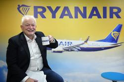 O conselleiro delegado de Ryanair, Eddie Wilson, durante unha rolda de prensa, nas oficinas de Ryanair / Fernando Sánchez - Europa Press