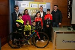 O presidente da Deputación da Coruña, Valentín González Formoso, participa na presentación en Betanzos da última etapa da proba ciclista 