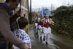 Arquivo - Varias persoas disfrazadas durante a celebración do Domingo dá Estrea do Entroido, a 11 de febreiro de 2024, en Ou Castro, Laza, Ourense, Galicia.. Rosa Veiga - Europa Press - Arquivo / Europa Press