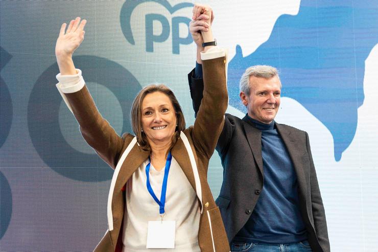 A nova presidenta do PP de Vigo, Luisa Sánchez, co presidente do PP de Galicia, Alfonso Rueda / PP de Vigo - Arquivo