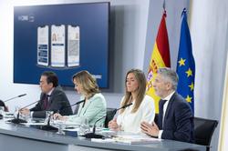 (I-D) O ministro de Asuntos Exteriores, Unión Europea e Cooperación, José Manuel Albares; a ministra portavoz, Pilar Alegría; a vicepresidenta terceira e ministra para a Transición Ecolóxica e o Reto Demográfico, Sara Aagesen, e o ministro do Interior / Eduardo Parra - Arquivo