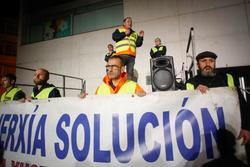 Varias persoas durante unha protesta de traballadores de Alcoa / Carlos Castro - Arquivo