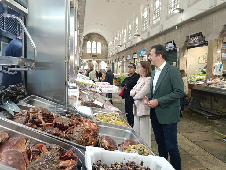 O conselleiro de Sanidade visitou este mércores o Mercado de Abastos de Santiao / Europa Press