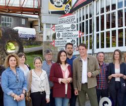 O secretario xeral do PSdeG, José Ramón Gómez Besteiro, ante a fábrica de Sargadelos en Cervo (Lugo).. PSDEG-PSOE / Europa Press