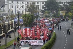 Centenares de persoas marchan, durante a manifestación polo Día Internacional dos Traballadores o Primeiro de Maio / M. Dylan - Arquivo