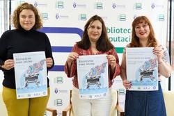 Técnica da Biblioteca Provincial, María Lema, a deputada de Cultura, Natividade González, e a presidenta de AGER, María Neto. DEPUTACIÓN DA CORUÑA / Europa Press