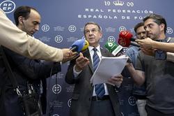 O alcalde de Vigo, Abel Caballero, tras a reunión na Cidade do Fútbol de Las Rozas (Madrid) sobre a candidatura da capital olívica como sede para o Mundial de 2030.. RFEF / Europa Press