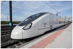 Un dos trens AVE nunha estación española / RENFE -  Arquivo