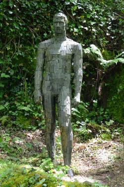 Escultura de Eduardo Valiña no roteiro. Foto: Xerardo Alvaredo.