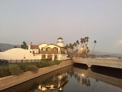 Onda o peirao de Santa Barbara (California)