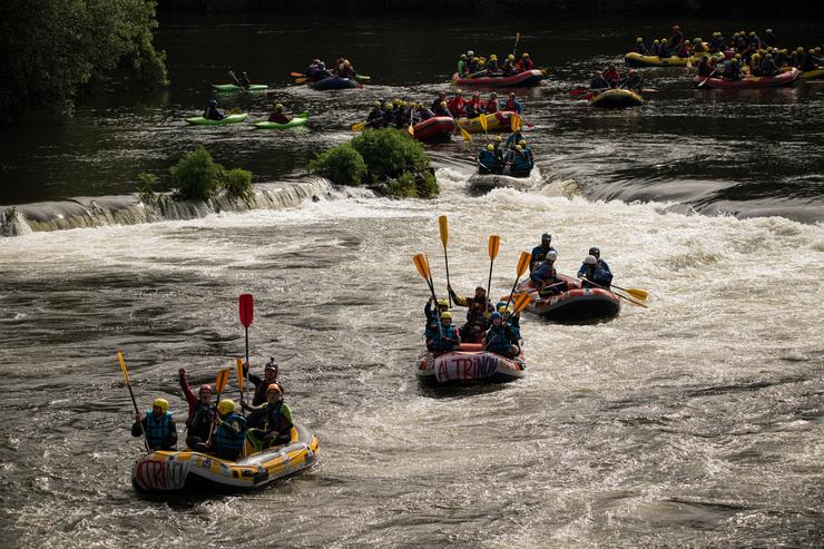 Descenso do Ulla en rexeitamento a Altri e a Mina de Touro, en Padrón / Elena Fernández