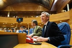O presidente da Xunta, Alfonso Rueda, responde as preguntas dos grupos na Cámara. DAVID CABEZÓN @ XUNTA / Europa Press
