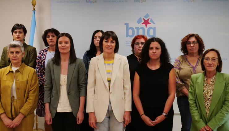 A portavoz nacional do BNG, Ana Pontón, acompañada das deputadas da formación nacionalista no Parlamento de Galicia. BNG / Europa Press