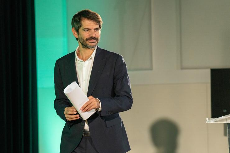O ministro de Cultura, Ernest Urtasun, durante a presentación institucional do X Atopo Cultura e Cidadanía, no Auditorio do Centro Galego de Arte, a 25 de setembro de 2024, en Santiago de Compostela. Álvaro Ballesteros / Europa Press