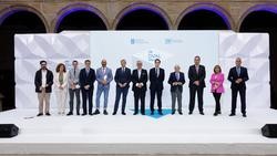 O presidente da Xunta, Alfonso Rueda, acompañado do conselleiro de Educación, Ciencia, Universidades e FP, Román Rodríguez, acode ao Foro da FP Dual.  Hotel Monumento San Francisco.. XUNTA / Europa Press