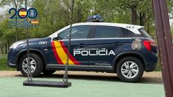 Un coche de Policía Nacional nun parque / POLICÍA NACIONAL - Arquivo