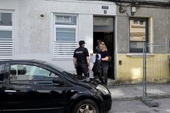 Varios axentes da Policía Nacional no lugar no que ocorreron os feitos, a 15 de xuño de 2025, na Coruña / M. Dylan