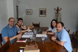 O presidente da RAG, Henrique Monteagudo, e a secretaria da institución, Ana Boullón, manteñen unha reunión co presidente da Mesa pola Normalización Lingüística, Marcos Maceira, e a secretaria xeral, Celia Armas / REAL ACADEMIA GALEGA