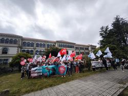 Concentración da CIG-Ensino ante a Xunta en San Caetano para reivindicar dereitos "arrebatados" ao profesorado / EP