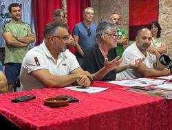 Rolda de prensa da plataforma en defensa da ría de Arousa e outros colectivos sobre o punto de vertedura de Sálvora. PDRA / Europa Press