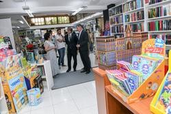 O conselleiro de Educación, Ciencia, Universidades e FP, Román Rodríguez, e o de Facenda e Administración Pública, Miguel Corgos, visitan a libraría Follas Novas de Santiago de Compostela / XUNTA