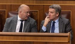 Arquivo - O portavoz do PP no Congreso, Miguel Tellado (i) e o presidente do PP, Alberto Núñez Feijóo (d), intervén durante un pleno no Congreso dos Deputados, a 12 de marzo de 2025, en Madrid (España). A delegación das competencias de. Eduardo Parra - Europa Press - Arquivo / Europa Press