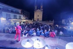 Orquestra Marbella actuando nas festas dunha parroquia / Orquestra Marbella