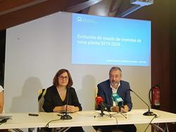 O descano do Colexio de Arquitectos de Galicia (COAG), Luciano Alfaya, e a secretaria da entidade, María Pierres / Europa Press