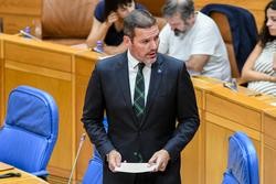 O conselleiro de Cultura, Lingua e Xuventude, José López Campos, responde a unha pregunta oral no pleno.. XUNTA / Europa Press